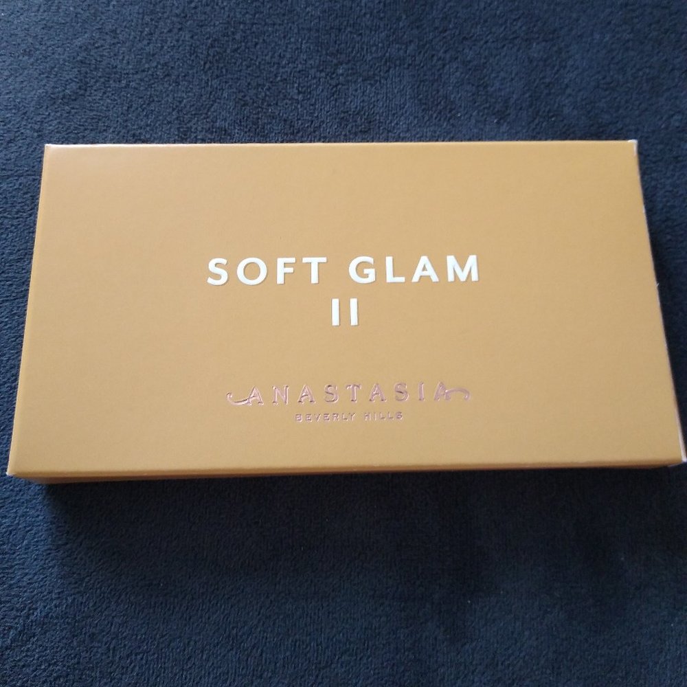 Brand new in box Anastasia Beverly Hills Soft Glam II Palette